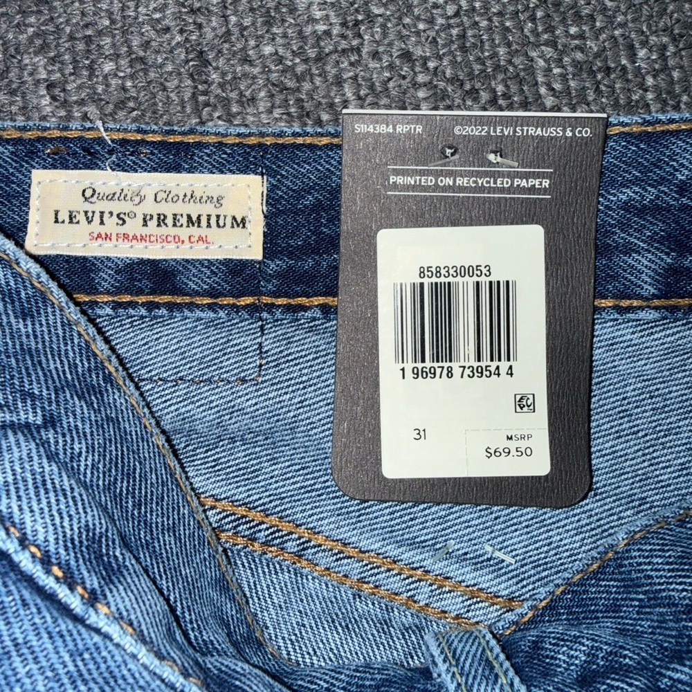 NWT Levi’s Denim Mid Thigh Shorts - Picture 2 of 5